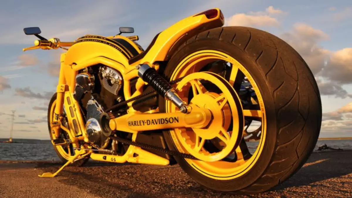 Harley Davidson V Rod “Yellow” by Fredy