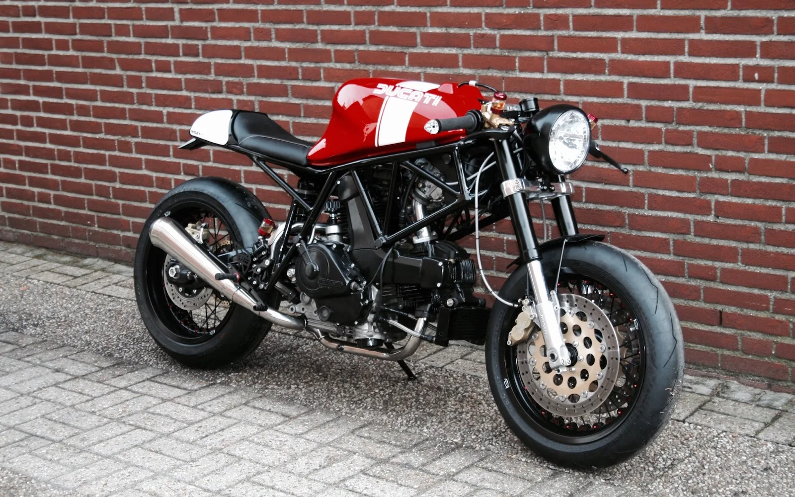 Custom Ducati SS750 by 14 Cycles