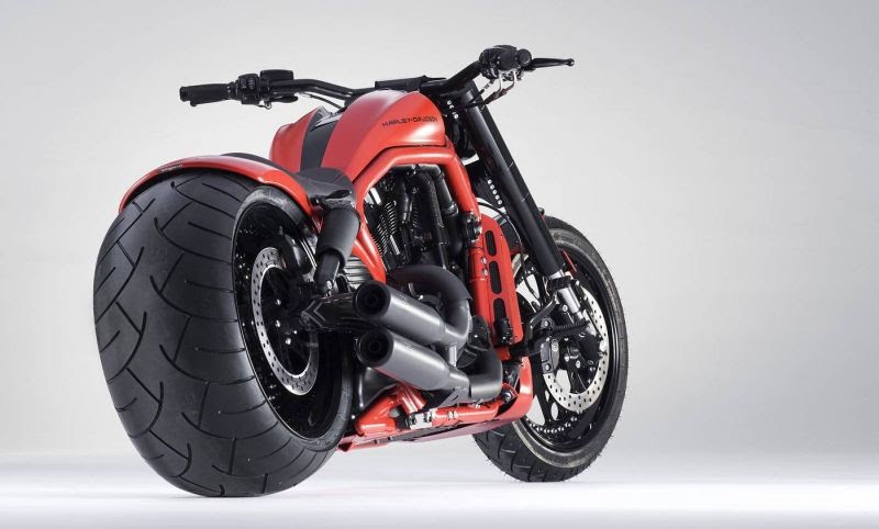 Harley Davidson V Rod Reeeeed by Bündnerbike