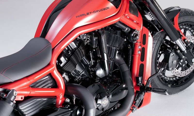 Harley Davidson V Rod Reeeeed by Bündnerbike