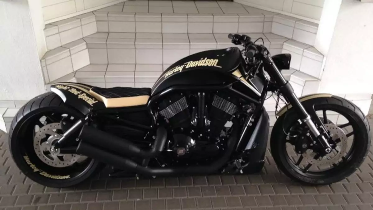 Harley Davidson V Rod ‘Black&Beige’ by 69Customs