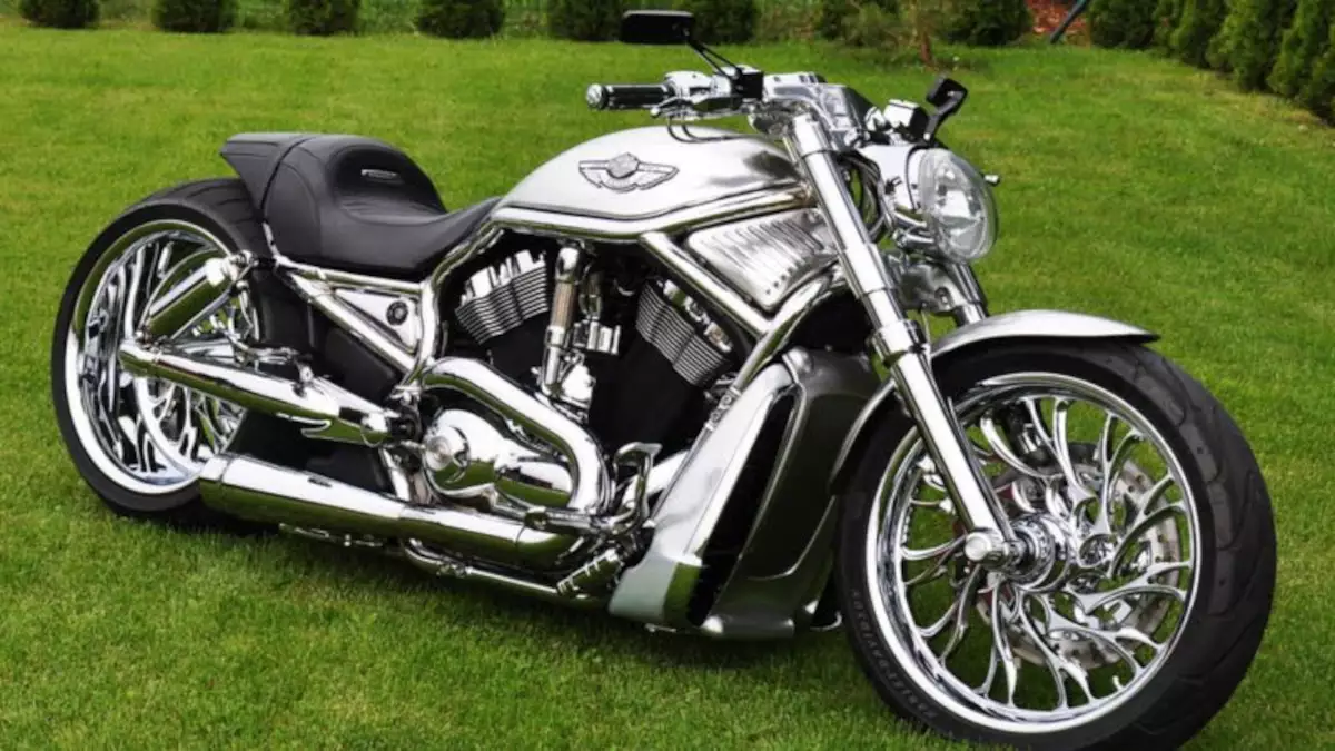 Harley Davidson V Rod ‘Chrome Power’ by Fredy