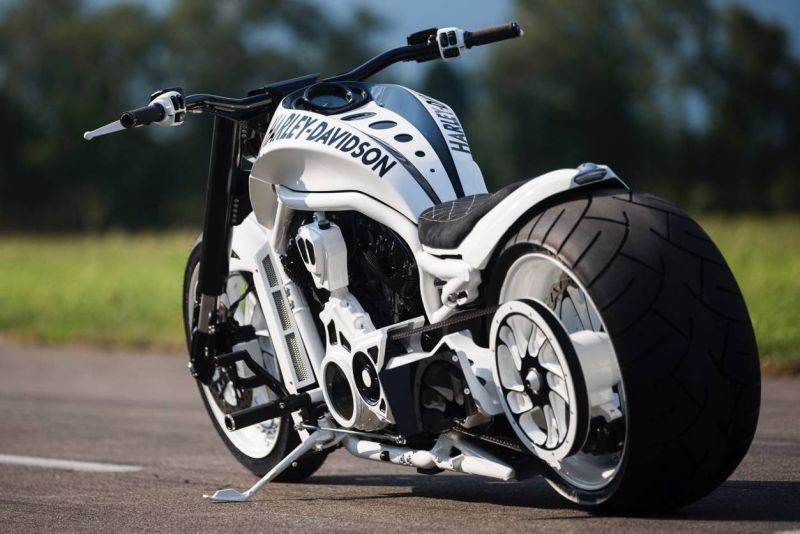 Harley Davidson V-Rod muscle custom ‘FL-AAA’ by Bündnerbike