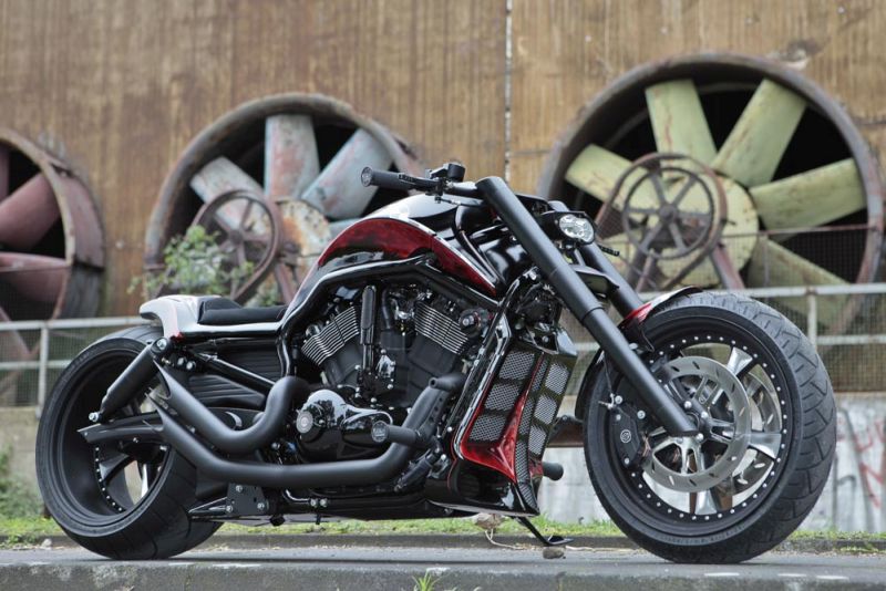 ► Harley Davidson V Rod “Track Racer” by Thunderbike