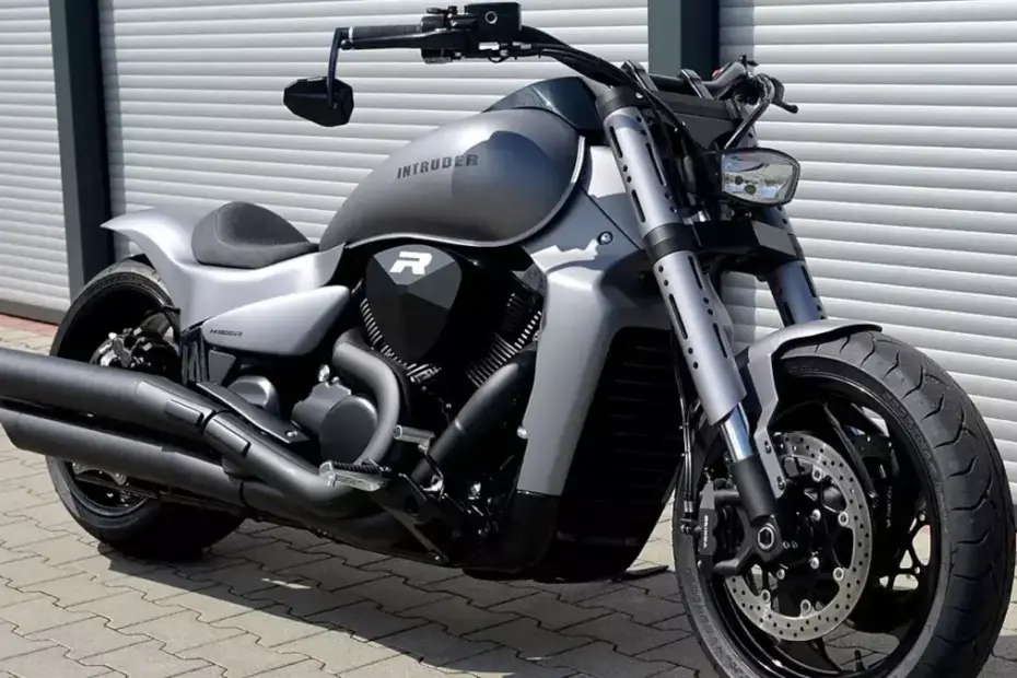 Suzuki Intruder & Boulevard ‘Grey Star’ by Easy