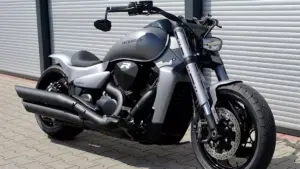 Suzuki Intruder & Boulevard ‘Grey Star’ by Easy