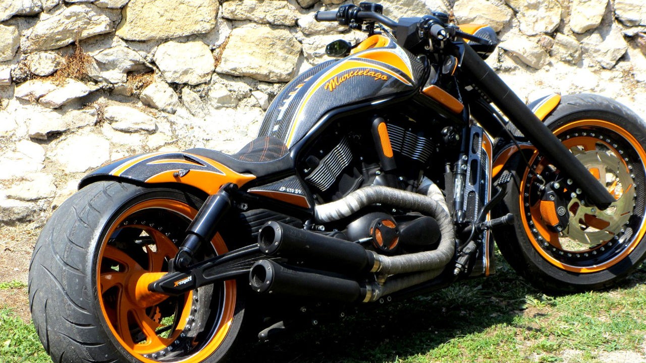 Harley Davidson V Rod “Murcielago” by X-Trem