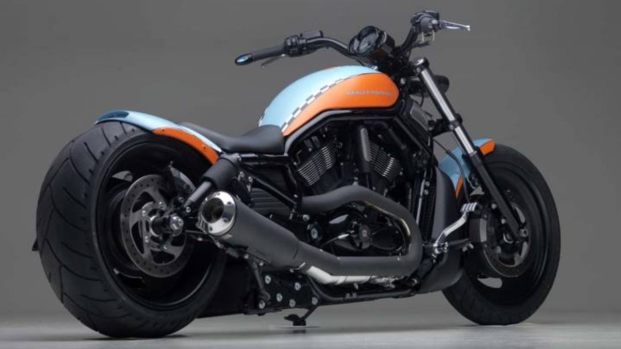 Harley Davidson V Rod ‘Gulf’ by Bündnerbike