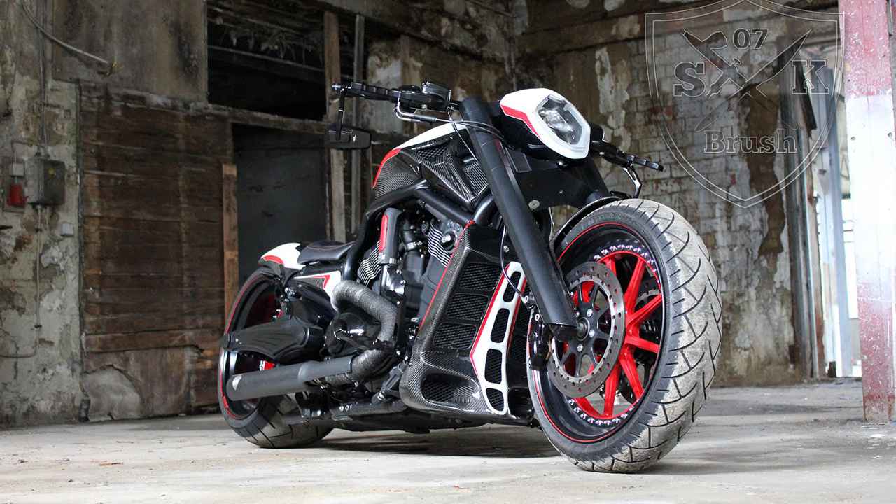 Harley Davidson V Rod “Barracuda” airbrushed by SK-Brush