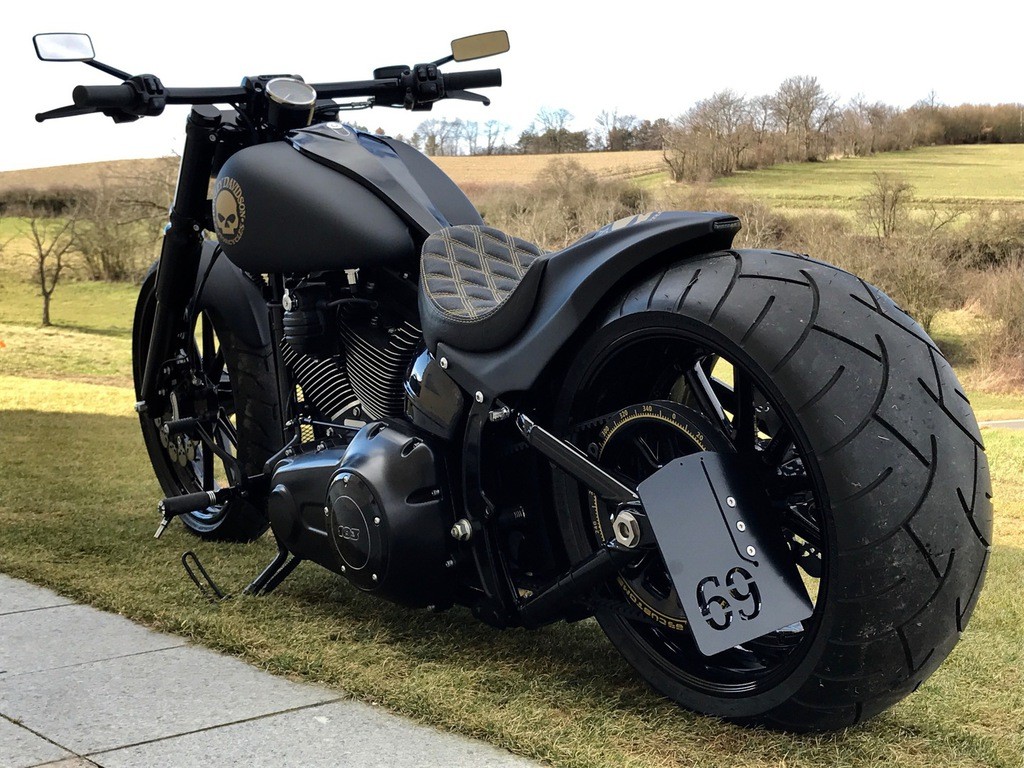 Harley-Davidson Softail Breakout “Skull” by 69 Customs