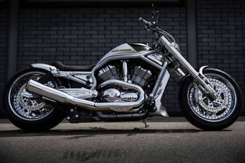 Harley Davidson V Rod ‘Centenarius’ by Bündnerbike