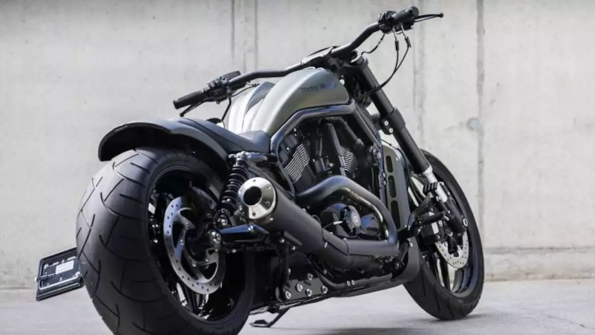 Harley Davidson V Rod 'Earthquake' by Bündnerbike
