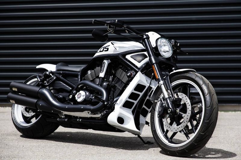 Harley Davidson V Rod ‘WhiteRocket’ by Bündnerbike