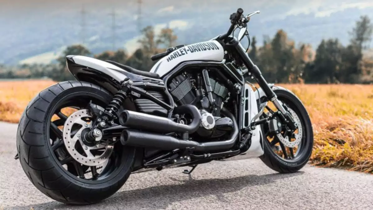 Harley Davidson V Rod ‘Pebbles’ by Bündnerbike