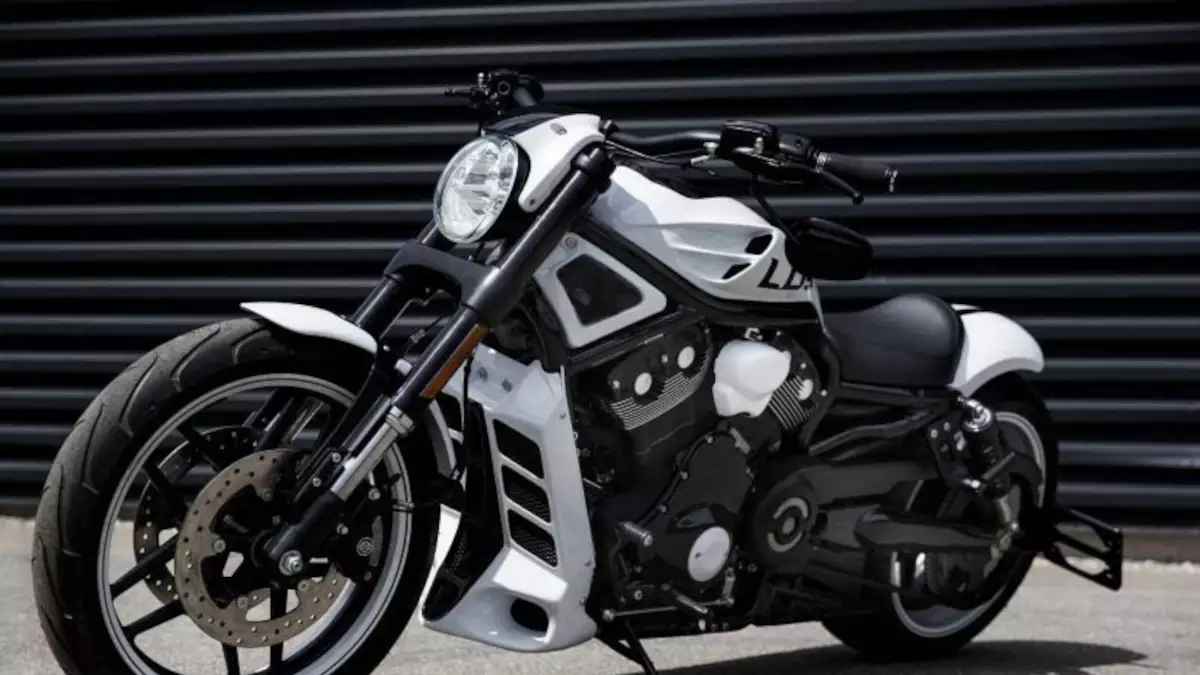 Harley Davidson V Rod ‘WhiteRocket’ by Bündnerbike