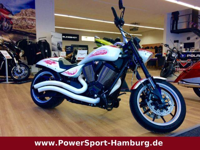 Victory Hammer Custombike “Große Freiheit” by PowerSport