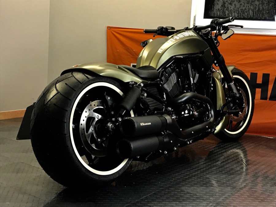 ▷ Harley Davidson V Rod “Olive” by 69 Customs