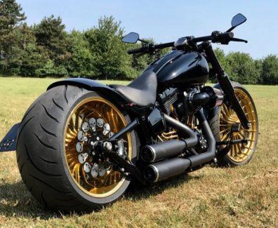 Harley-Davidson Softail Breakout 2017 BlackGold300 by 69 customs