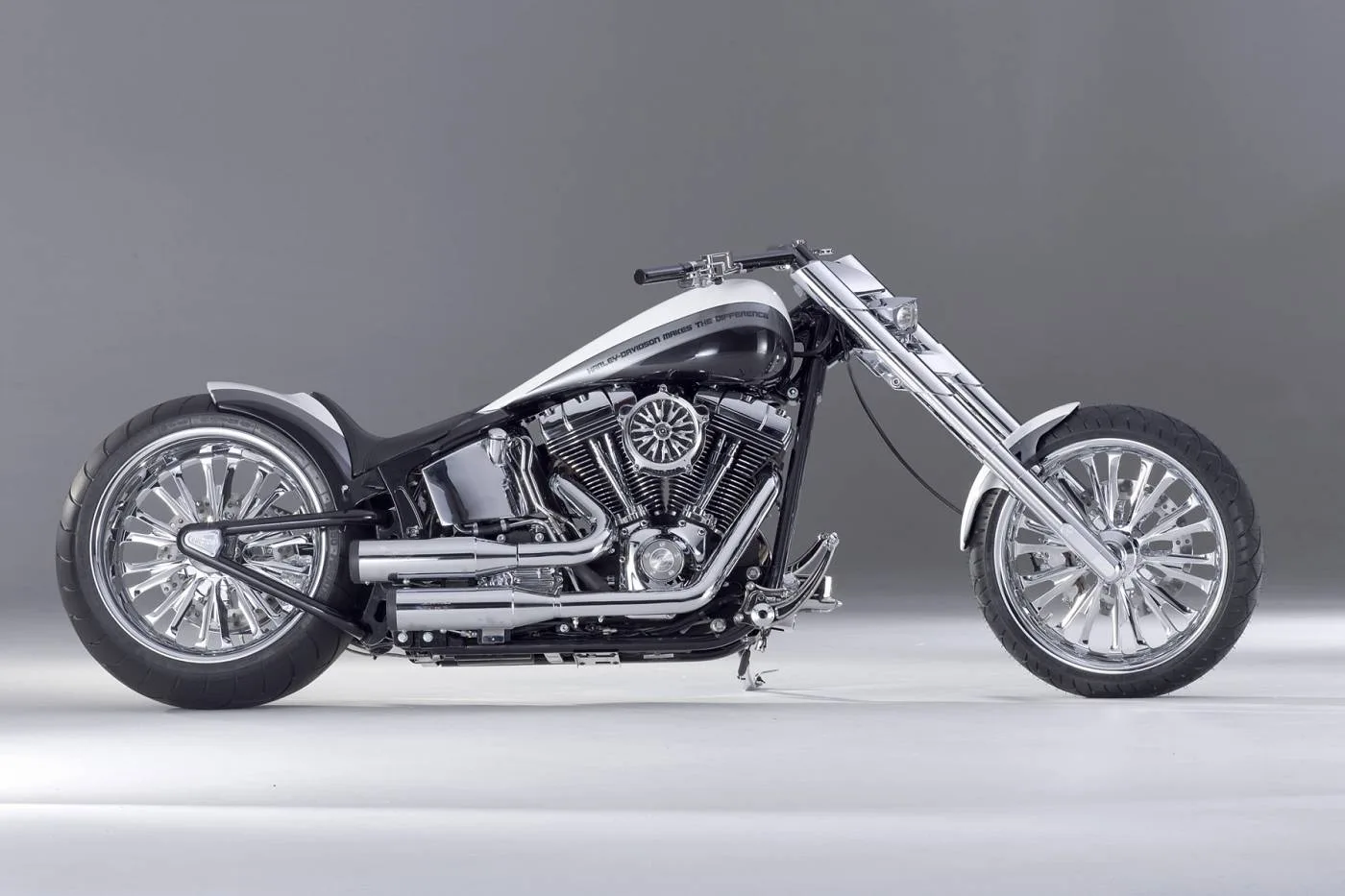 Harley-Davidson Softail MAKES THE DIFFERENCES by Bünderbike