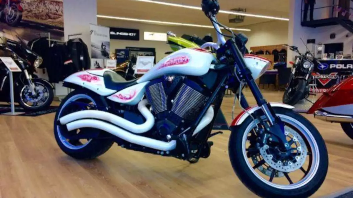 Victory Hammer Custombike 'Große Freiheit' by PowerSport