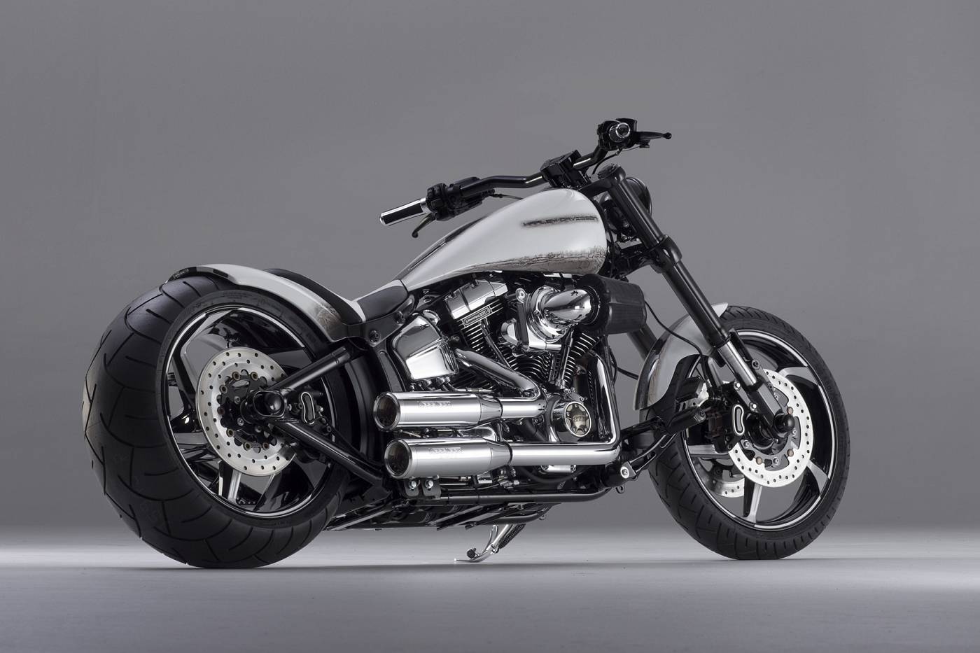 Harley-Davidson Softail ‘White Capricorn’ by Bündnerbike
