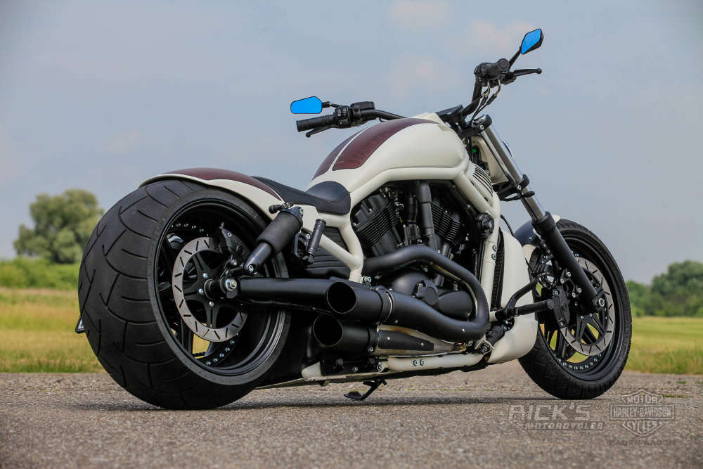 Harley Davidson V Rod Custombike “Beige” by Rick’s Motorcycles