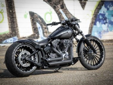 Harley-Davidson Softail Breakout by Rick’s motorcycles