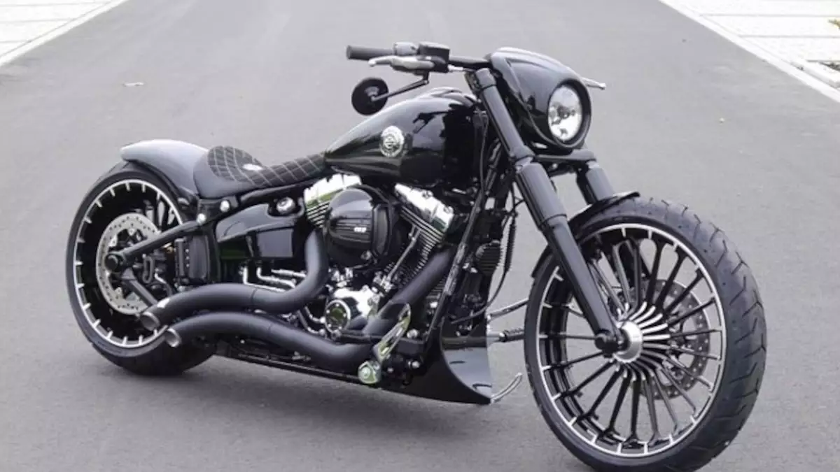 Harley-Davidson Softail Breakout “Flatout” by MS-Biketec