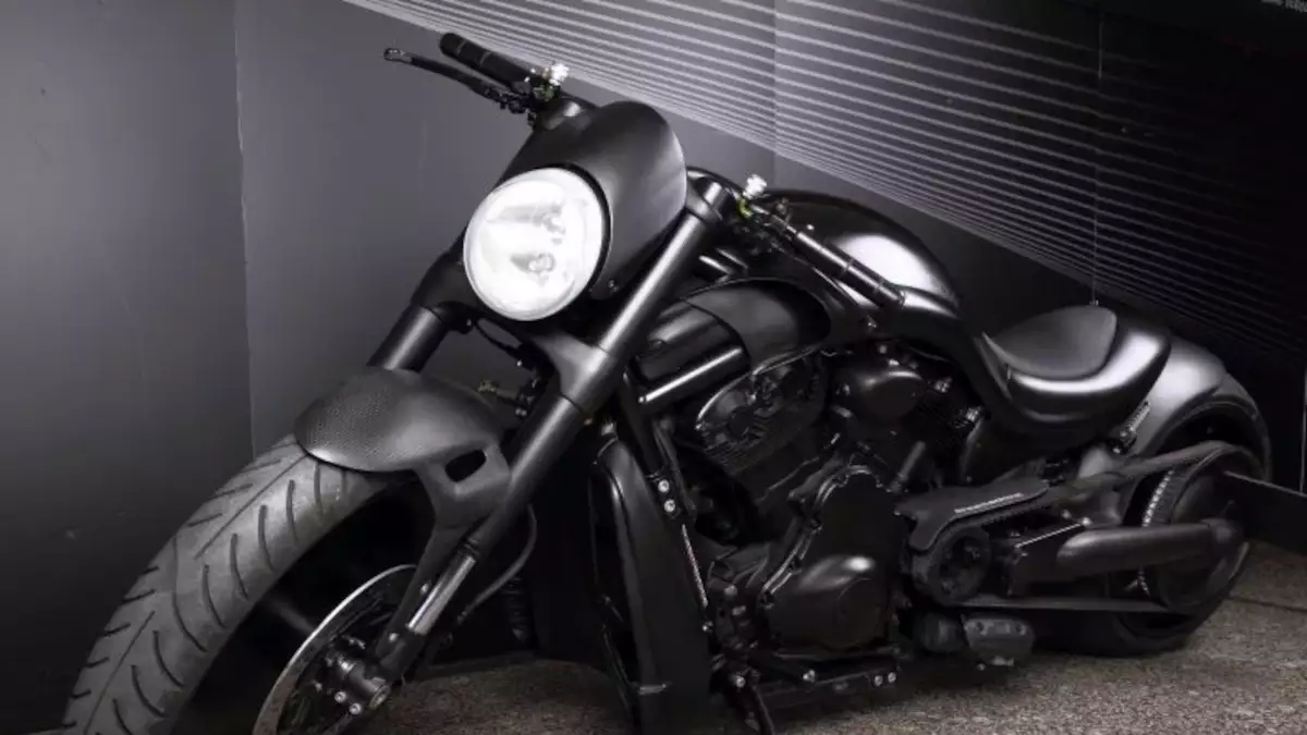 Harley-Davidson V-Rod ‘Black Widow’ by DreaMachines