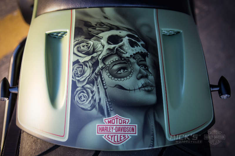 Harley-Davidson V-Rod Skulls_N_Roses by Rick's motorcycles