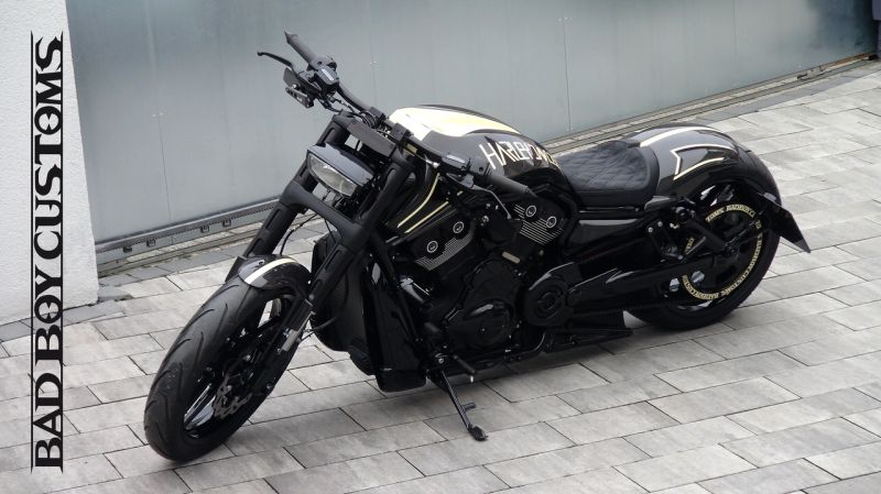 ► Harley Davidson V Rod “Carbon 3” by Bad Boy Customs
