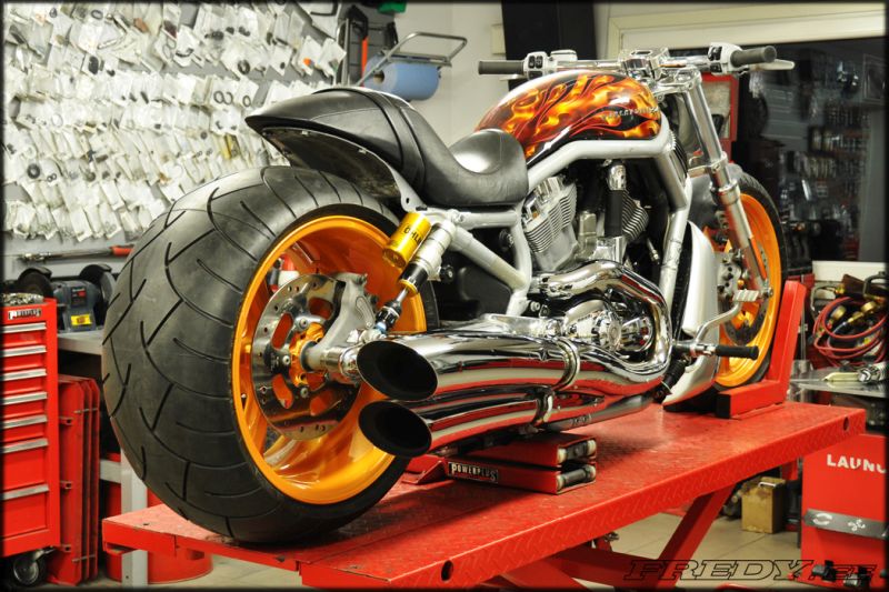 Harley-Davidson V-Rod muscle ‘Six’ by Fredy motorcycles
