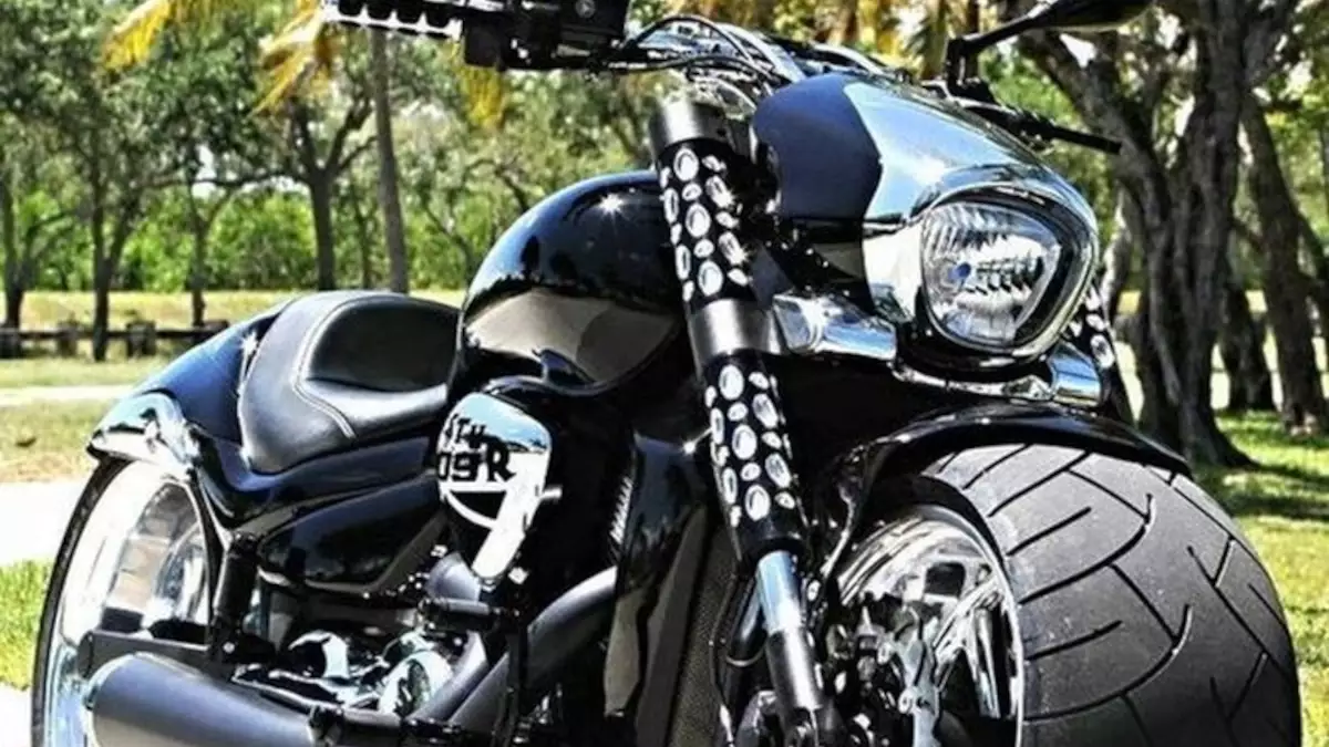 Suzuki Boulevard M109R – Intruder M1800R Muscle Custom