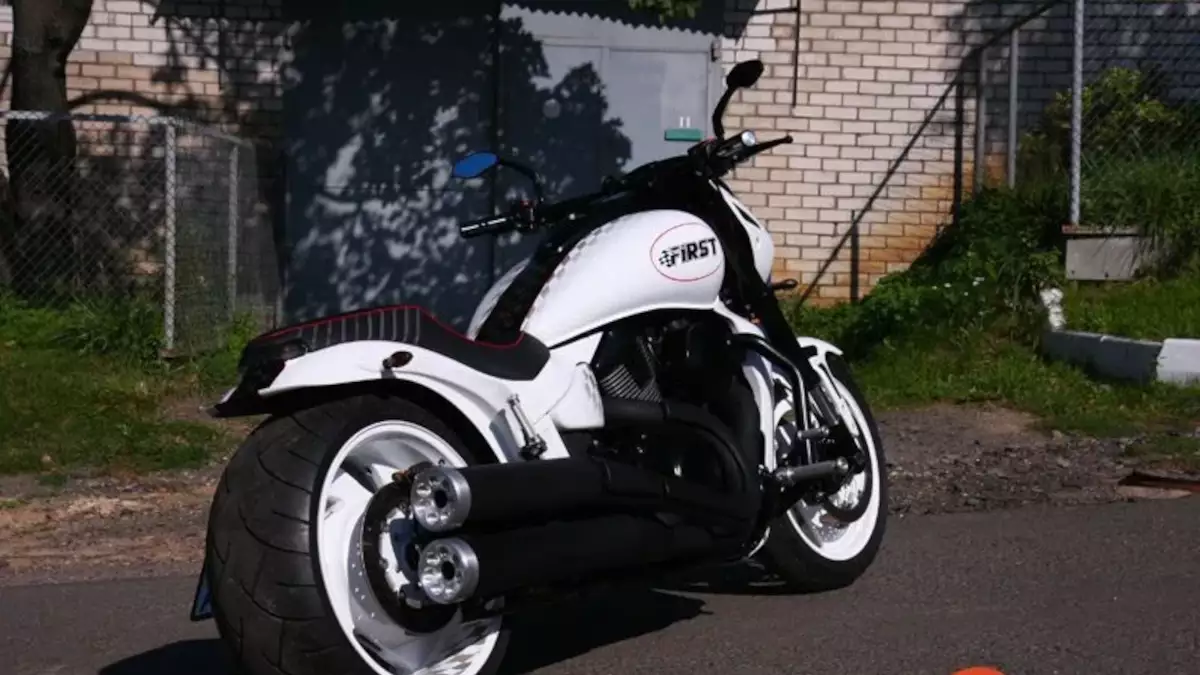 Suzuki Boulevard custom bike ‘First’ by ShifCustom