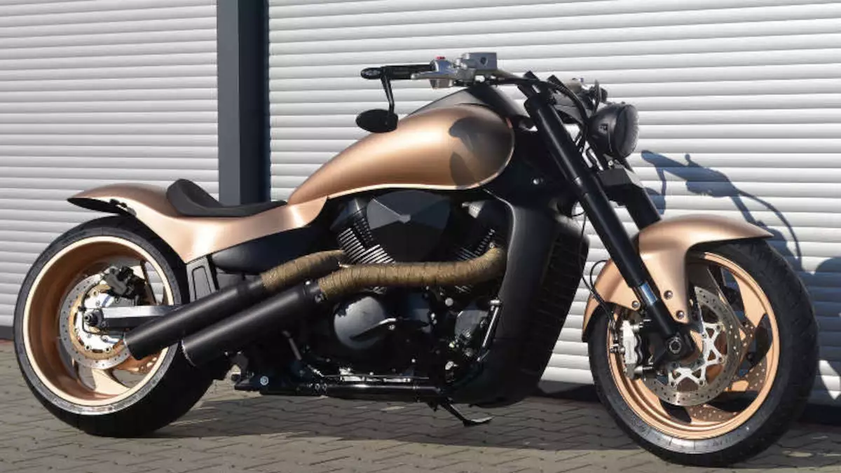Suzuki Intruder Custom bike ‘Katana’ by Easy