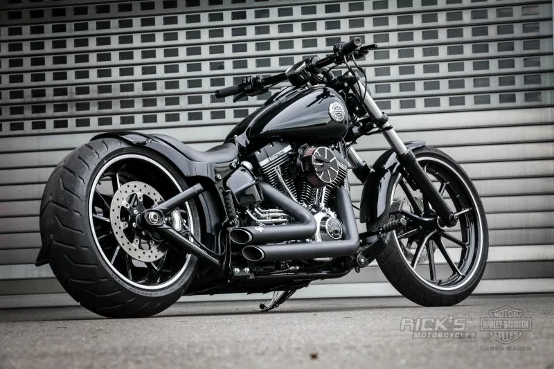 Harley-Davidson Softail Breakout Rick motorcycle 10