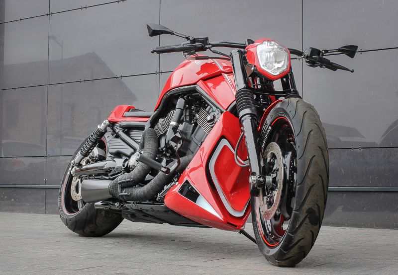 ► Harley-Davidson V-Rod Custombike “Red” by RB Machine
