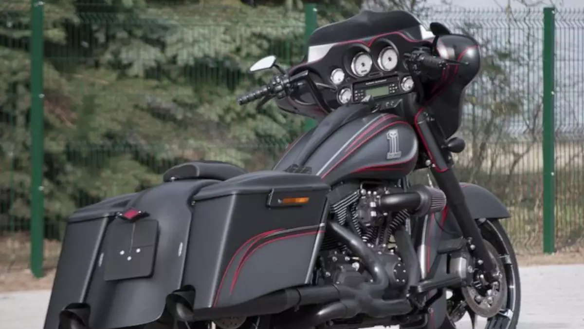 HD Street Glide Bagger ‘Tonny B’ by Killer Custom