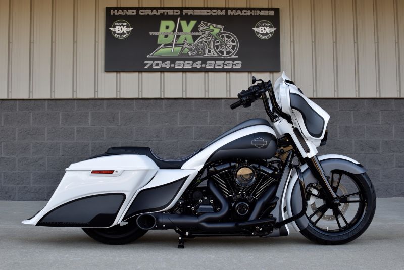 Harley Davidson Bagger Street Glide ‘Bully’ by The Bike Exchange