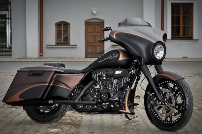 Harley-Davidson Street Glide BLACKOUT BAGGER by killer custom