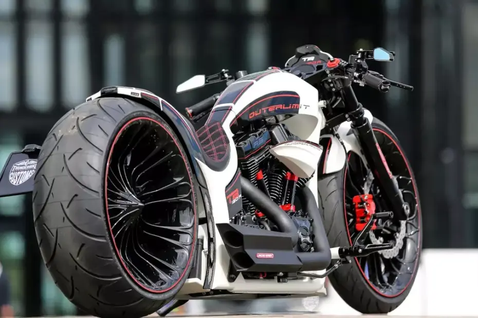Screamin ‘Eagle engine OuterLimit by Thunderbike