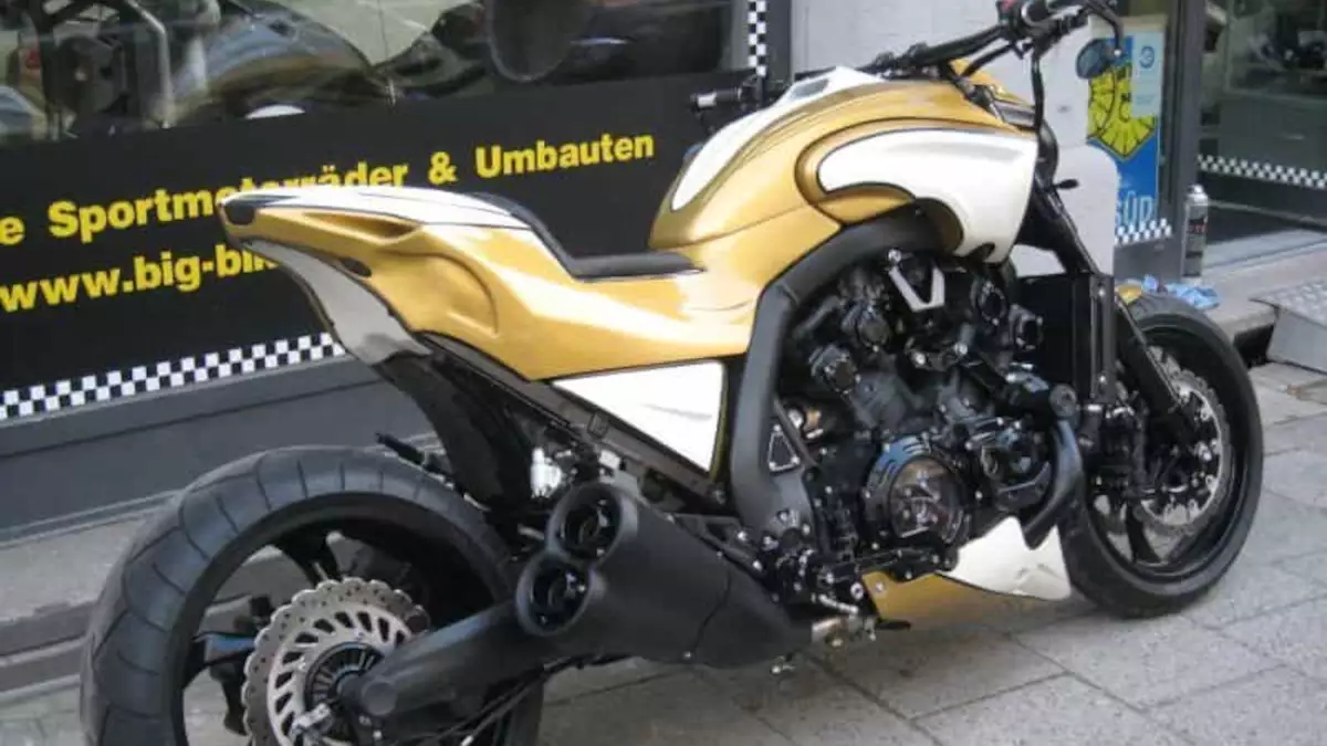 YAMAHA V Max - DARK KUSTOM