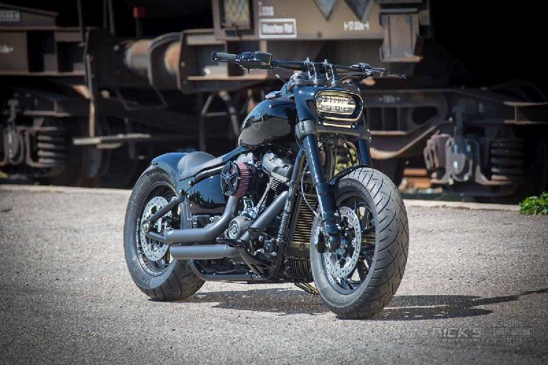 ▷ Harley Davidson Fat Bob 2018 “Bebobalula” by Rick’s motorcycles