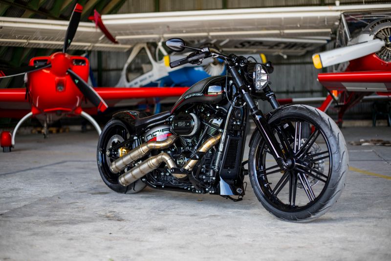Harley-Davidson Custom Softail "Noir Désir" by BT Choppers