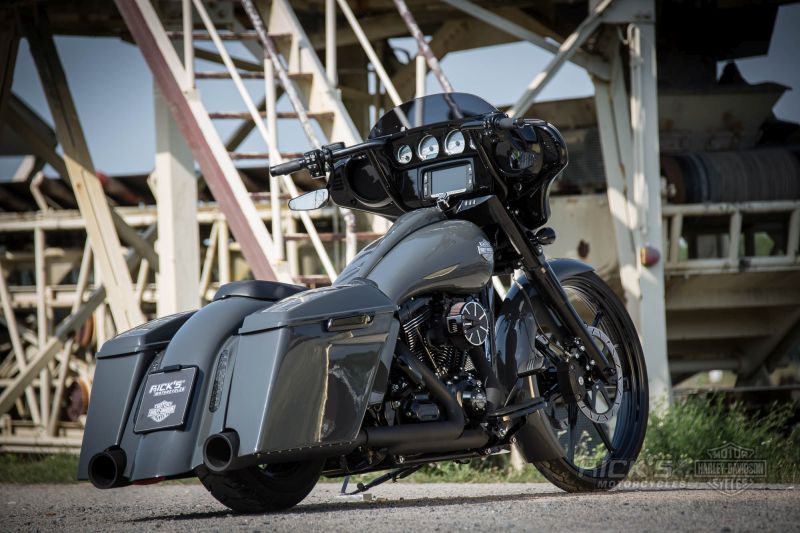 Harley Davidson Custom Street Glide bagger “26” by Rick’s motorcycles
