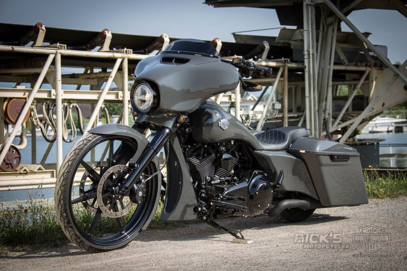 Harley Davidson Custom Street Glide bagger by Rick's motorcycles