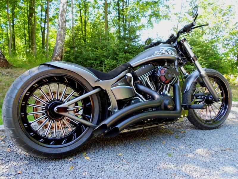 Harley-Davidson Softail Custom ‘Graphite’ by BT Choppers