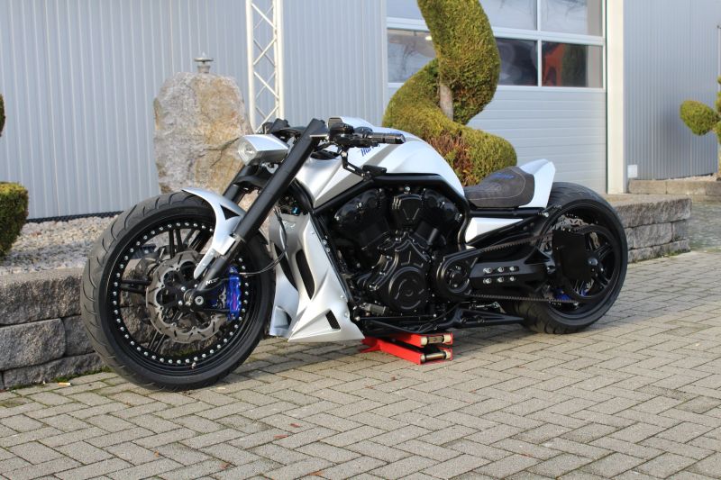 Harley-Davidson muscle V-Rod custom “Silverstone” by No Limit Custom