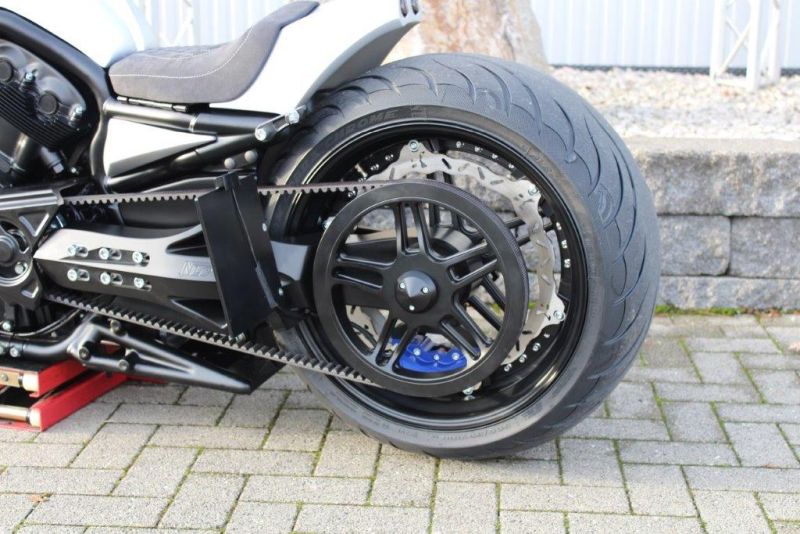Harley-Davidson muscle V-Rod custom Silverstone by No Limit Custom