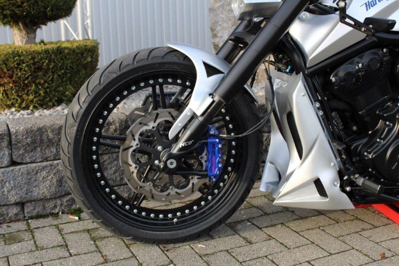Harley-Davidson muscle V-Rod custom Silverstone by No Limit Custom
